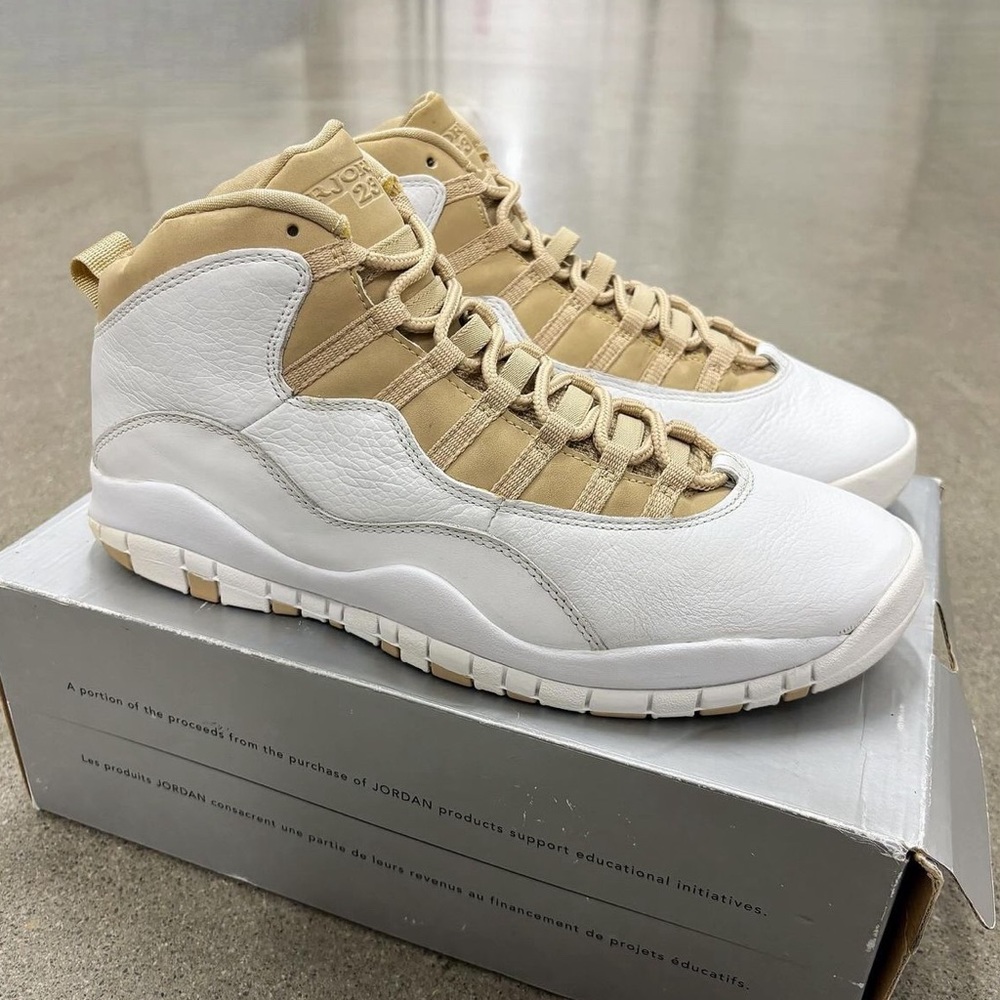Size 11 - 2005 Air Jordan X Retro Linen in pre-owned condition.